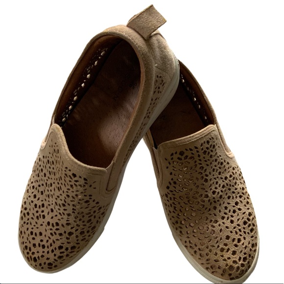 COSLON Eden Perforated Slip-On Sneaker - Picture 1 of 8
